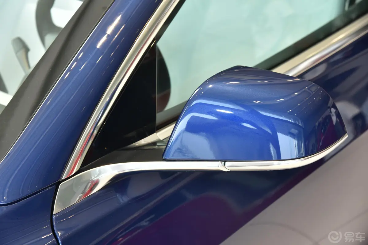 Model 3标准续航后轮驱动升级版主驾驶后视镜背面