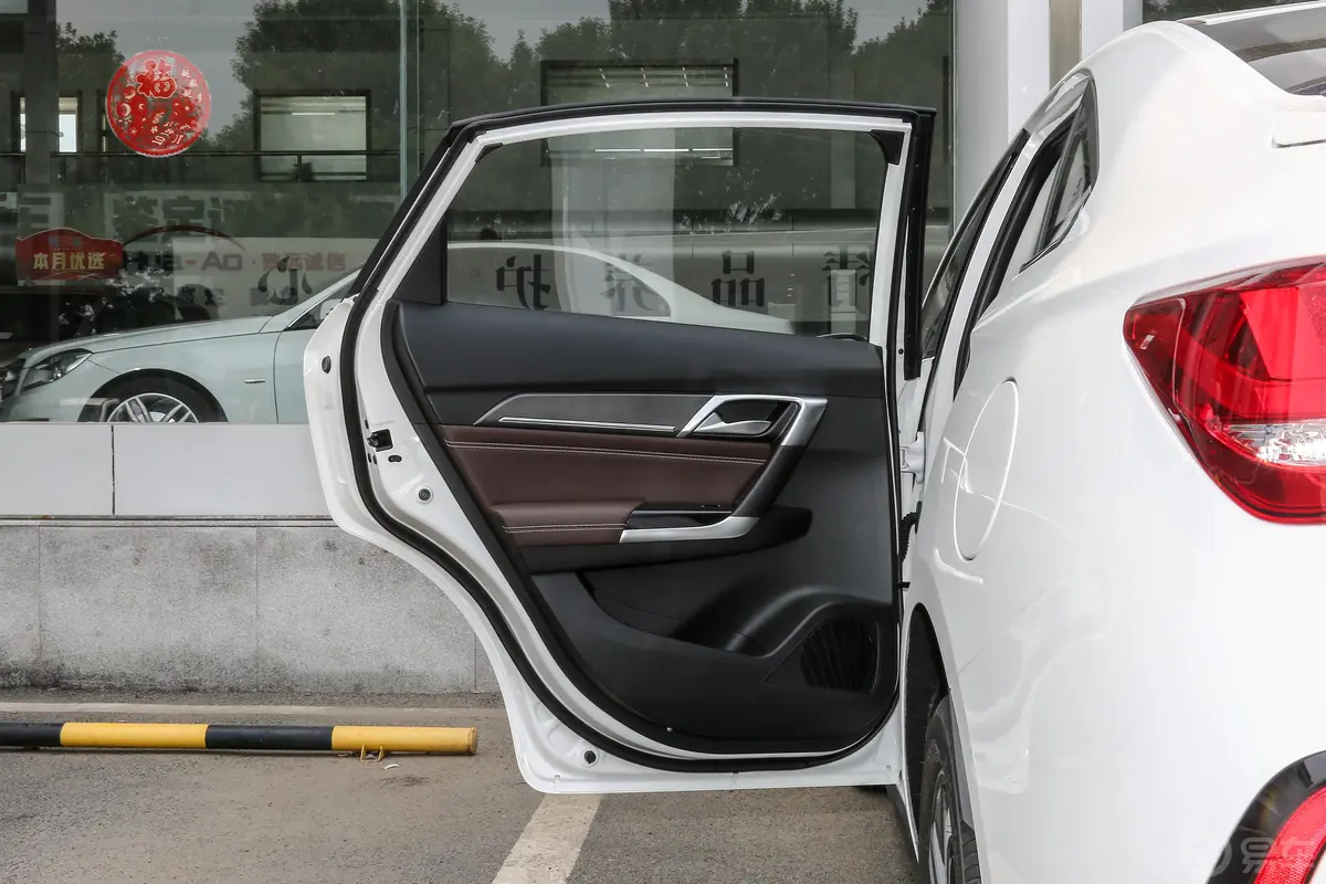 北京EU5R600 智潮版驾驶员侧后车门