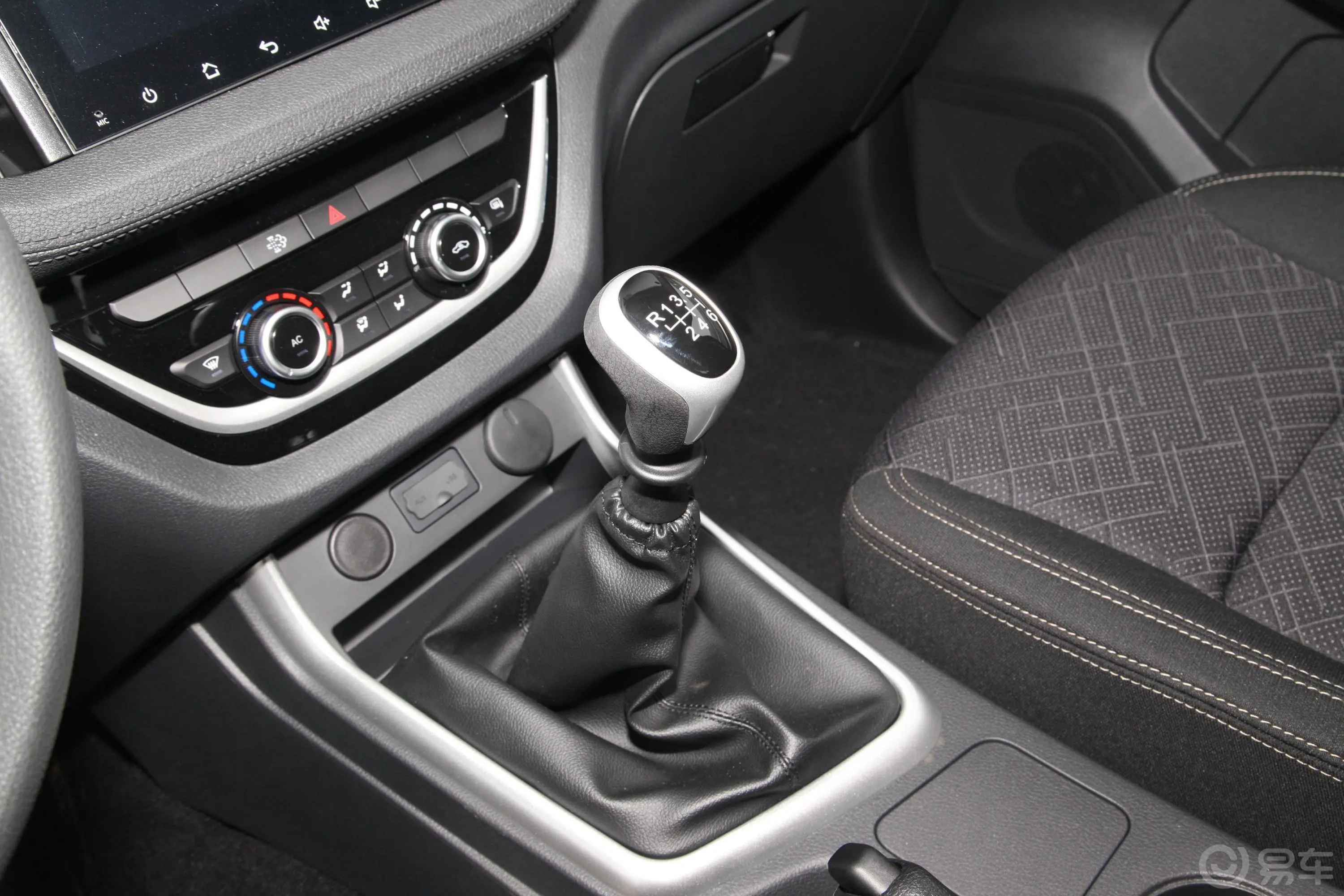 瑞迈S改款 加长版 2.5T 手动两驱领航版 柴油 国VI换挡杆