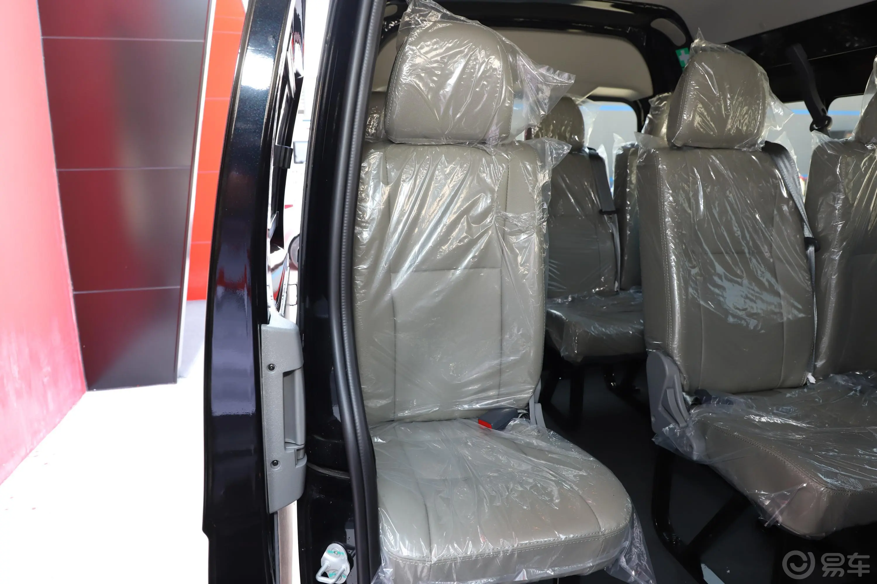 凯锐浩克2.0L 手动 高顶舒适型 10座 国VI第三排座椅