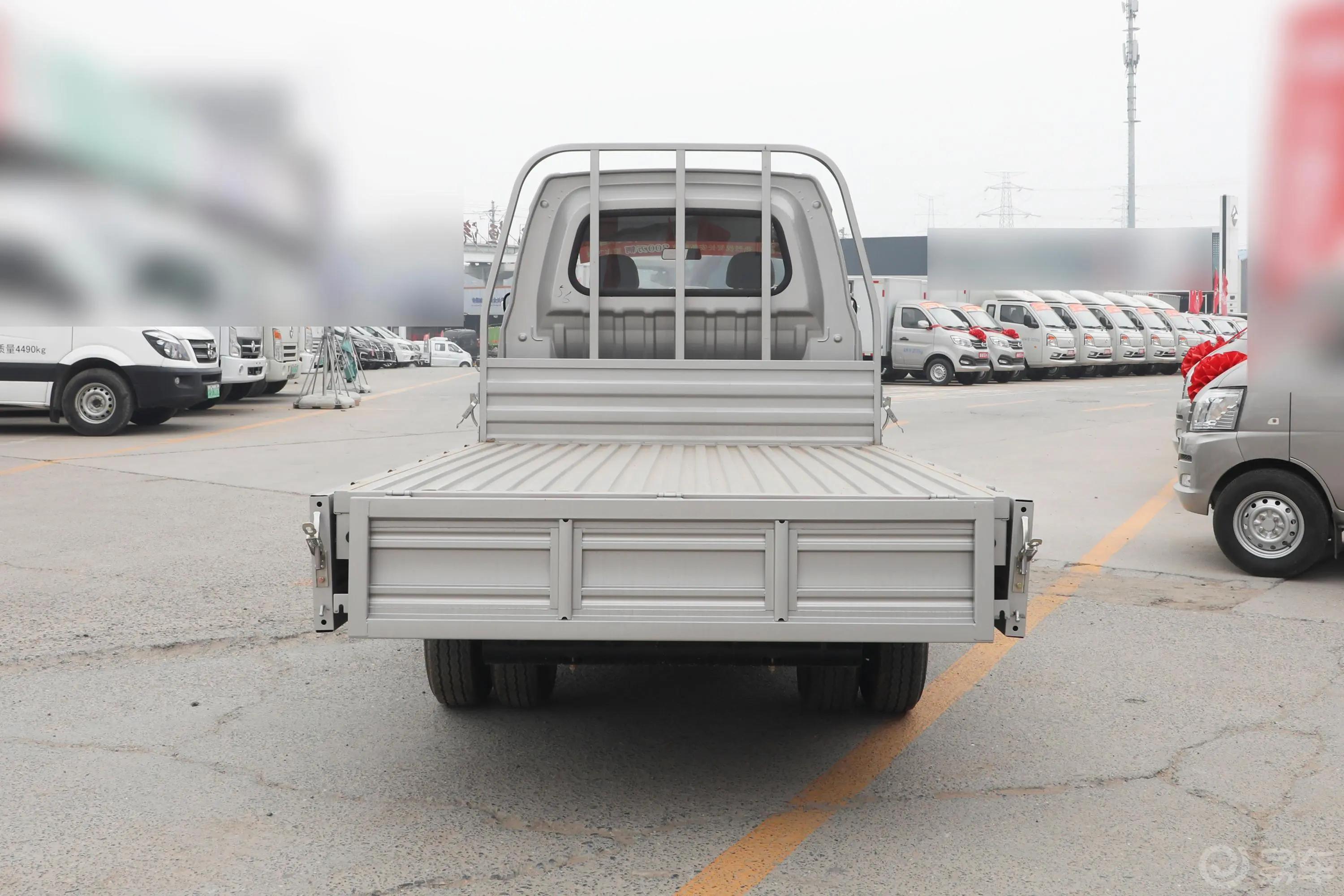 新豹T5载货汽车N1 1.6L 双排双后轮 标准版(5.48米长)SC1031NAS62CNG 天然气 国Ⅵ后备厢空间特写