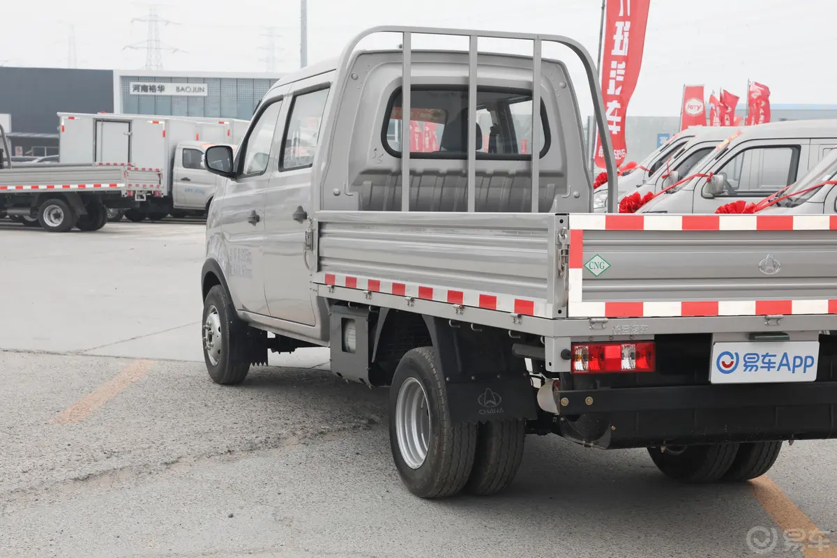 新豹T5载货汽车N1 1.6L 双排双后轮 标准版(5.48米长)SC1031NAS62CNG 天然气 国Ⅵ外观