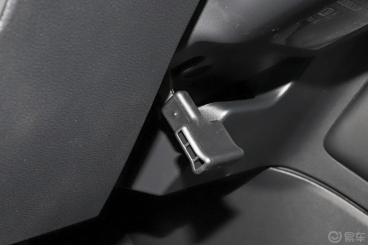本田CR-V锐·混动 2.0L 两驱 净速版方向盘调节