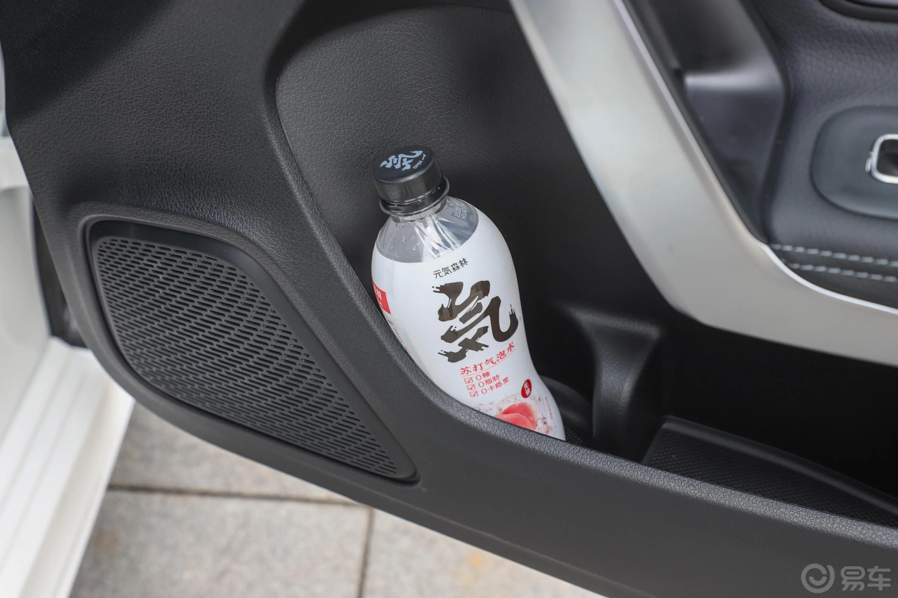 奔驰A级改款 A 220 L 4MATIC 运动轿车内饰