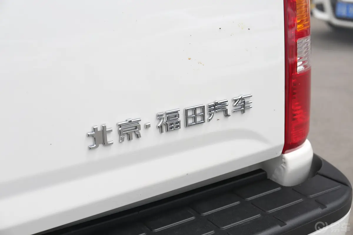 拓陆者E5平箱 2.8T 手动 四驱 顶配版 柴油外观