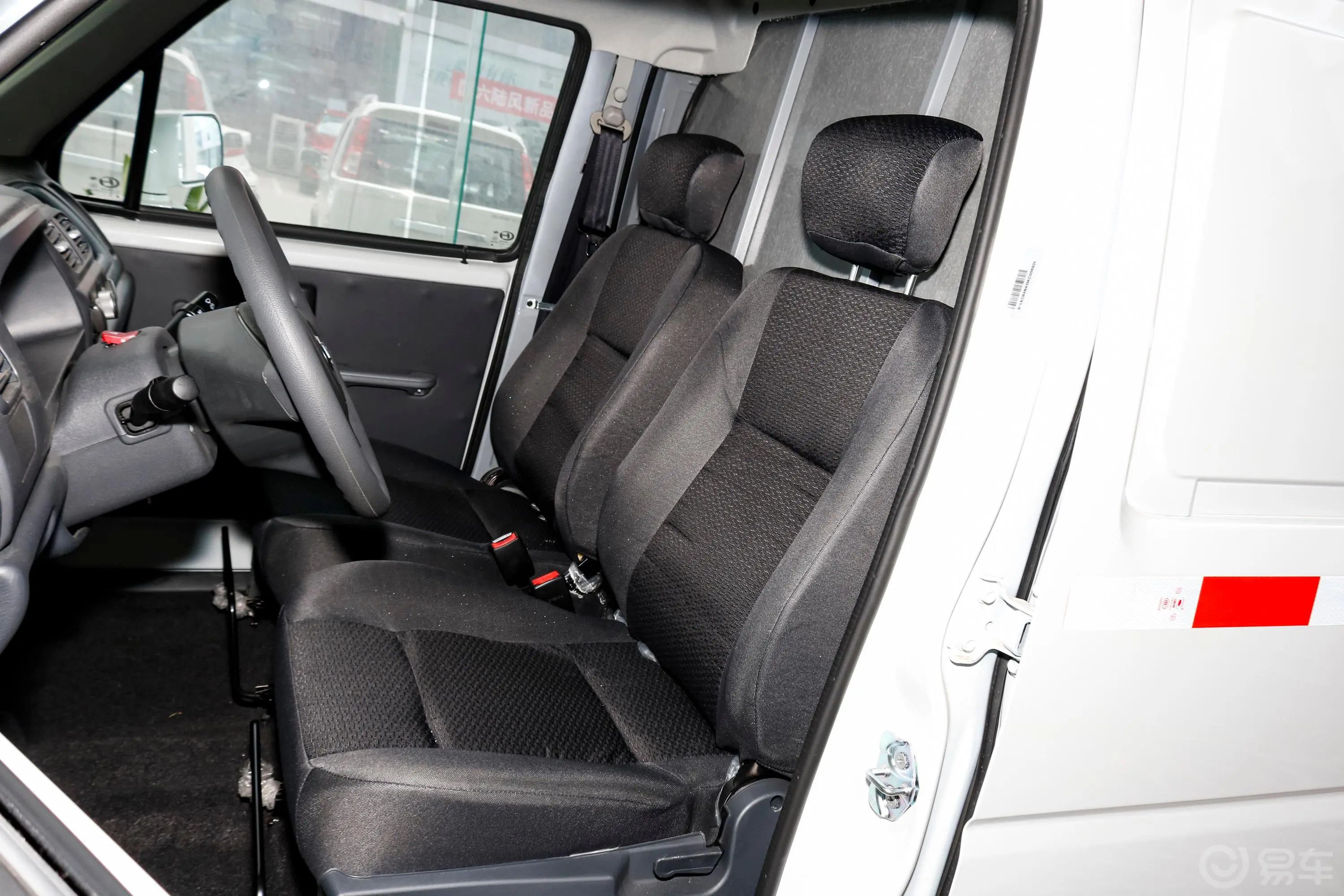 北汽EV2改款 10度版 6.6kW车载充电机 2座驾驶员座椅
