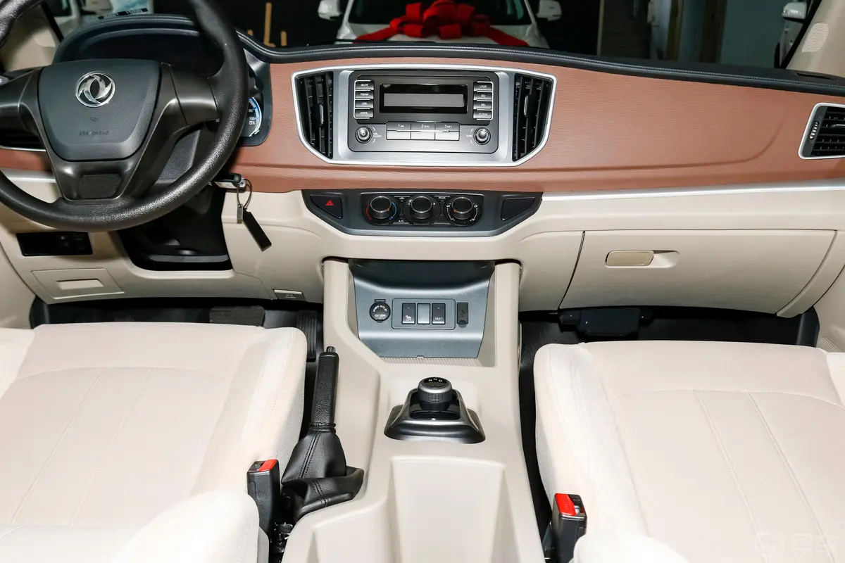 菱智M5 EV长航版 舒适型 5座中控台整体
