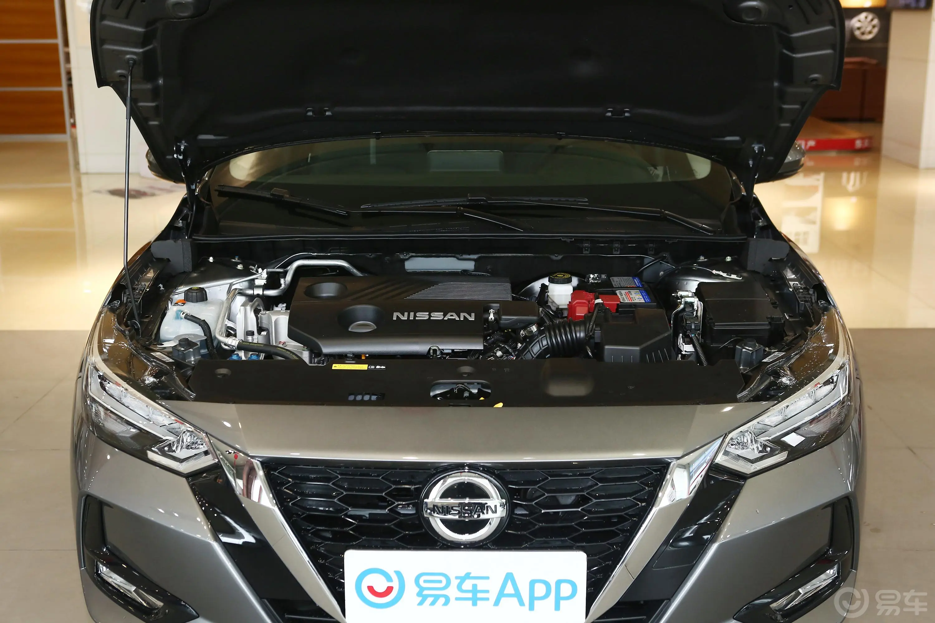 轩逸改款 1.6XL CVT 悦享版发动机舱整体