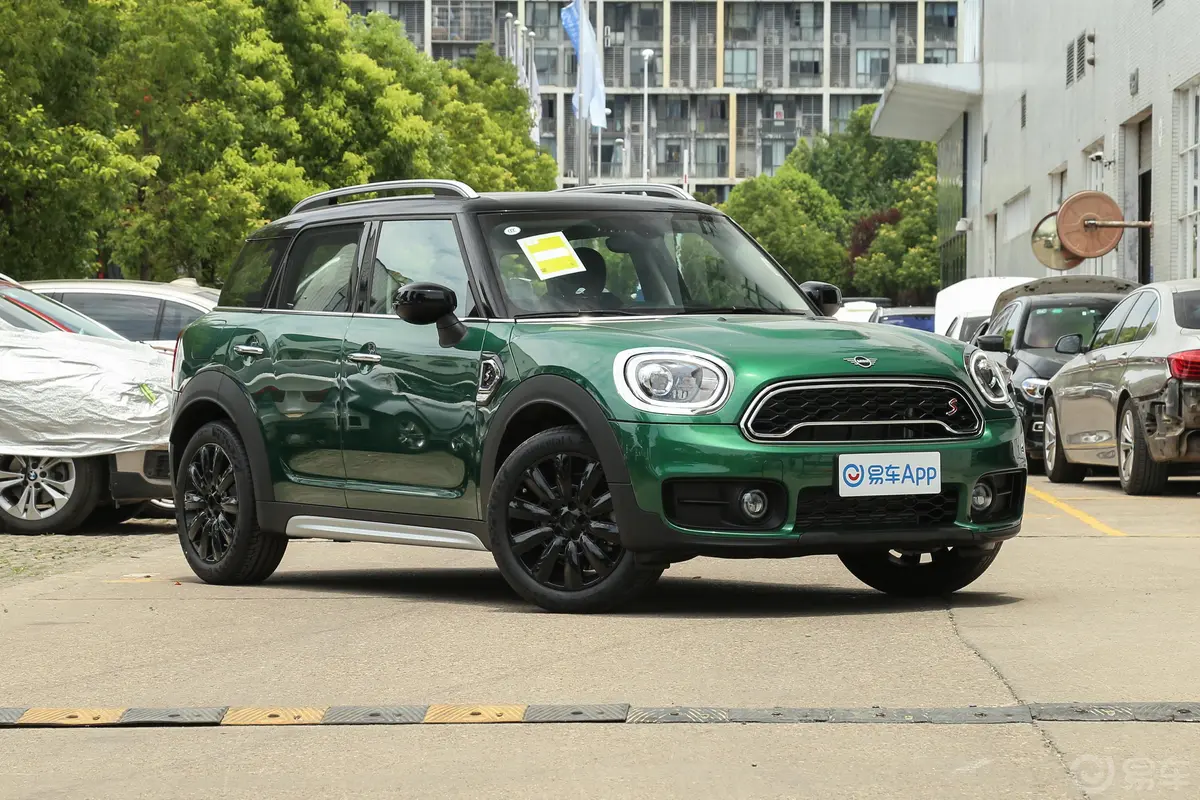 MINI COUNTRYMAN2.0T COOPER S侧前45度车头向右水平