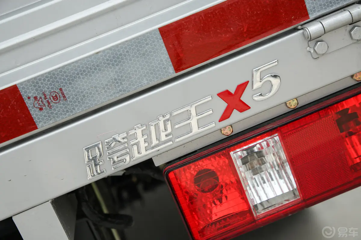 跨越王X5载货汽车N1 1.5L 单排双后轮 标准版 SC1031FRD66 汽油 国VI外观