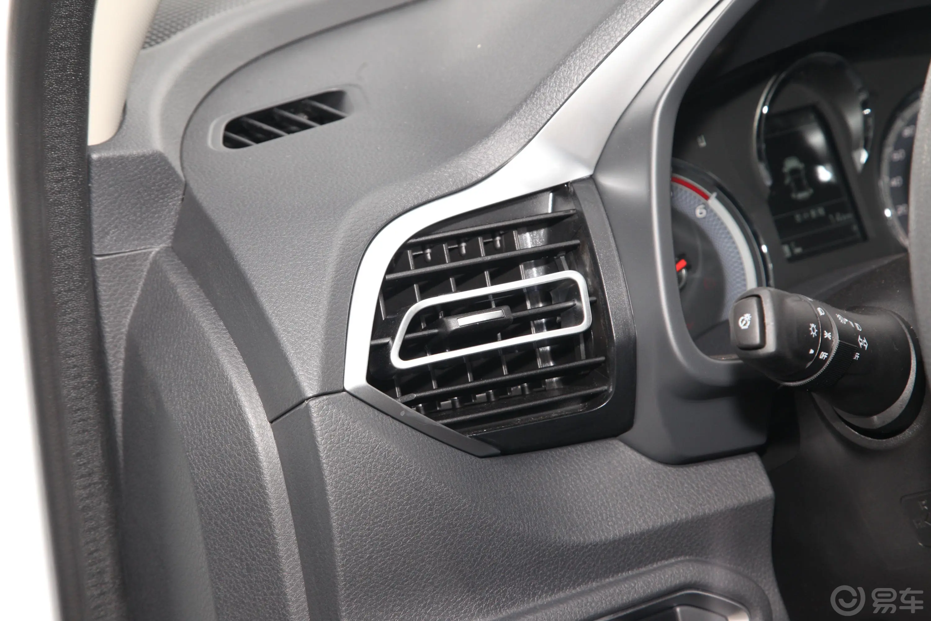 瑞迈S改款 标轴版 2.5T 手动四驱领航版 柴油 国VI主驾驶位