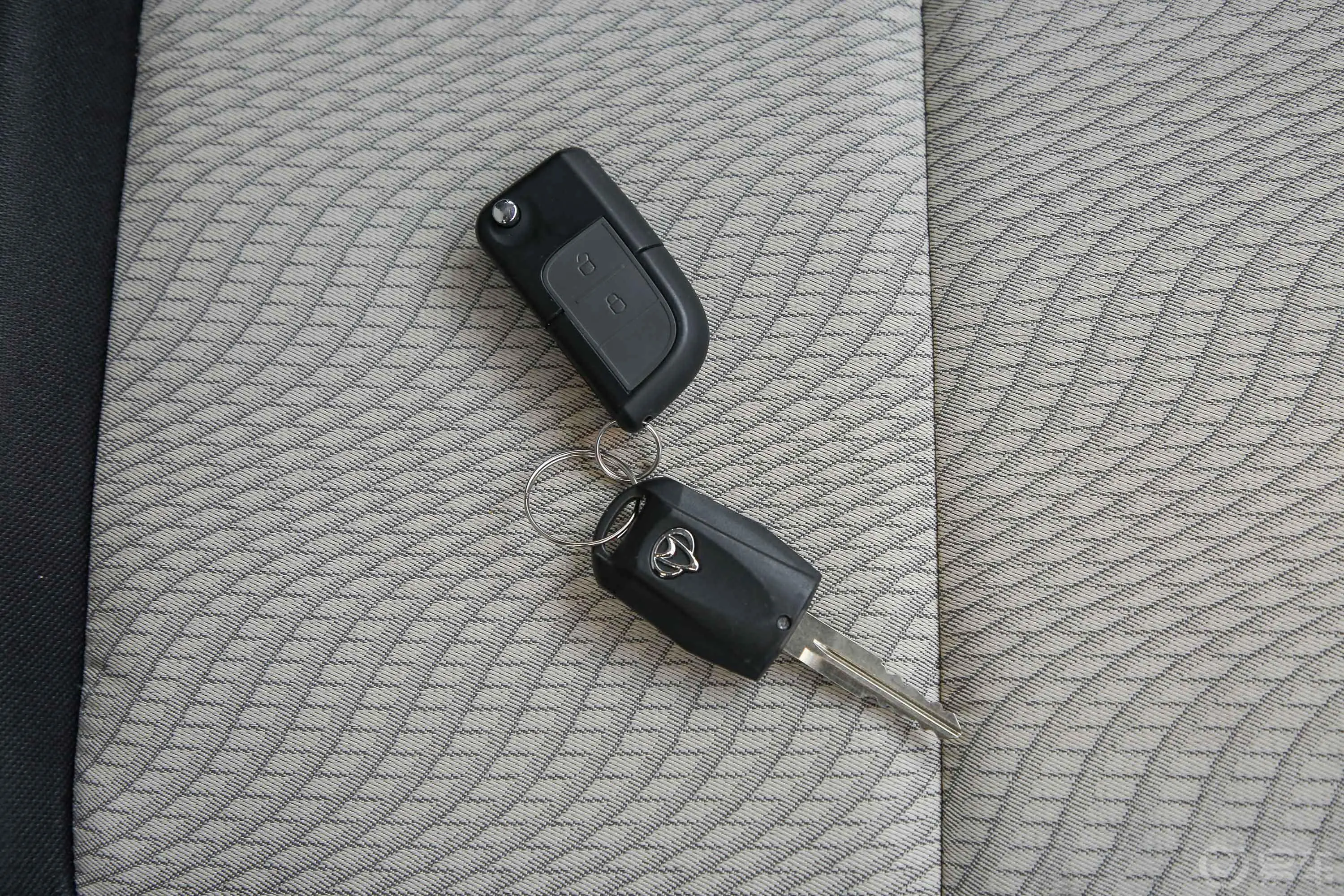 跨越王X3载货汽车N1 1.5L 双排双后轮 标准版（5.47米） SC1031YAS65 汽油 国VI钥匙孔或一键启动按键