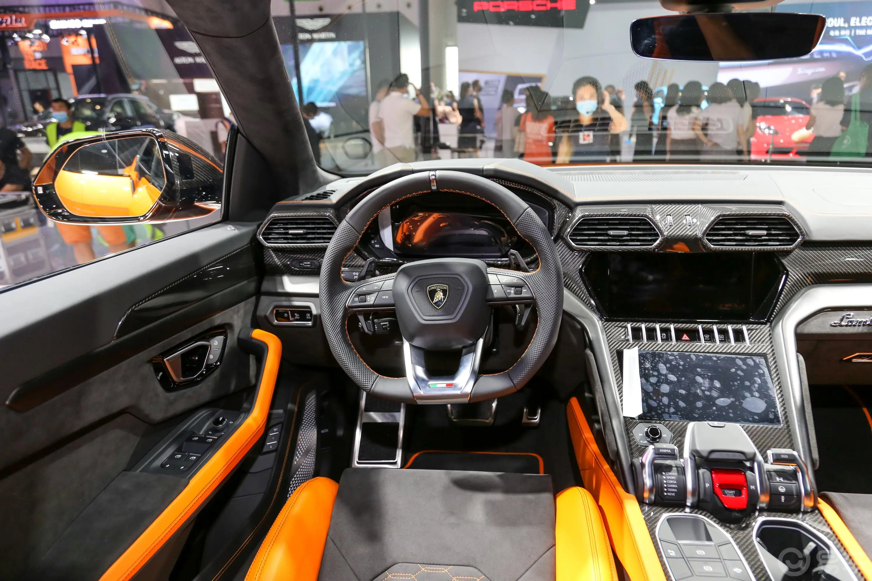 Urus4.0T V8驾驶位区域