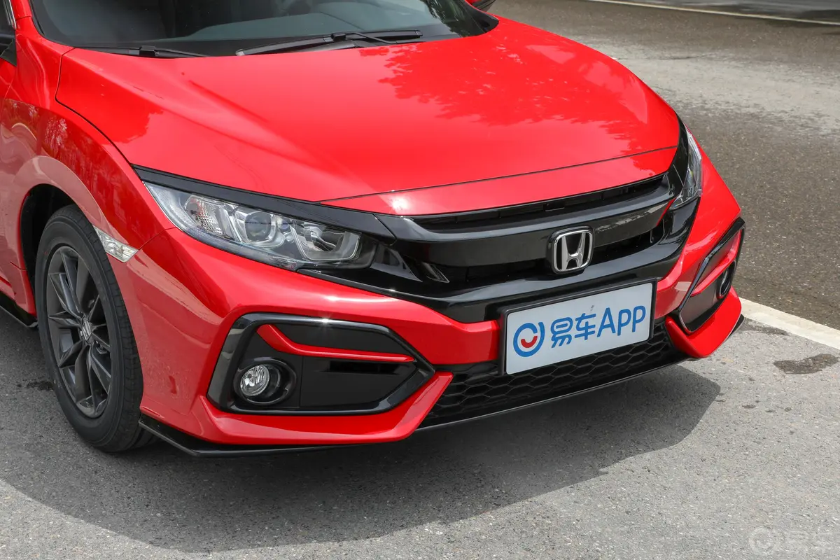 思域HATCHBACK 220TURBO CVT 新锐控前格栅侧俯拍