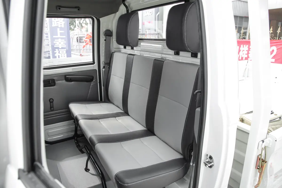 祥菱V平板 1.5L  双排 3400轴距 东安后排座椅