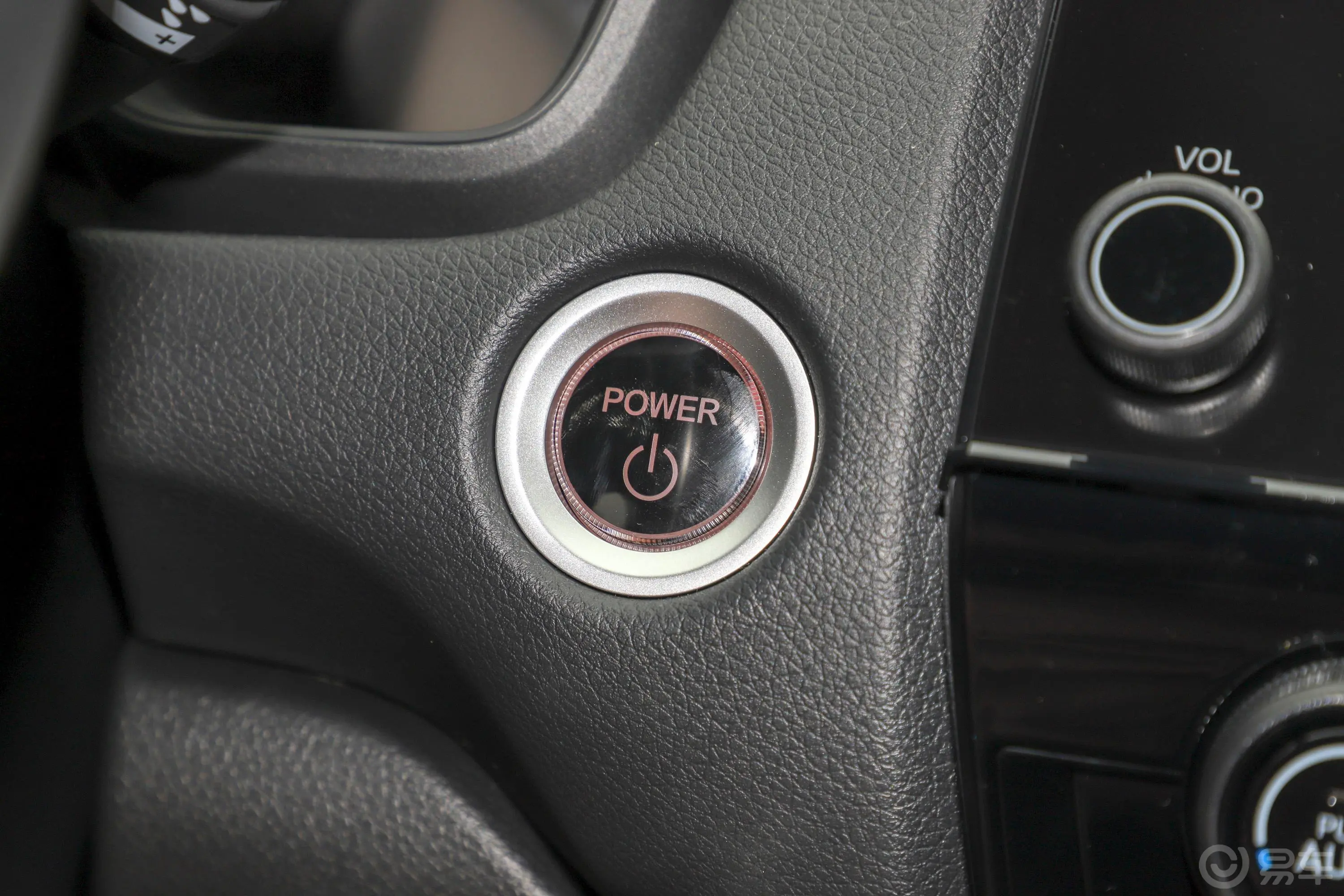 本田CR-V锐·混动 2.0L 四驱 净·黑爵士版钥匙孔或一键启动按键