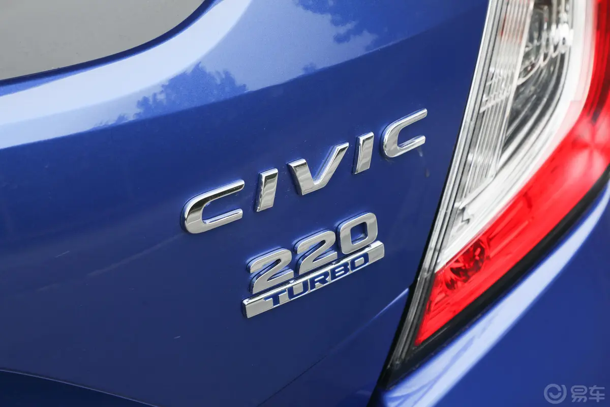 思域HATCHBACK 220TURBO CVT 潮酷控外观