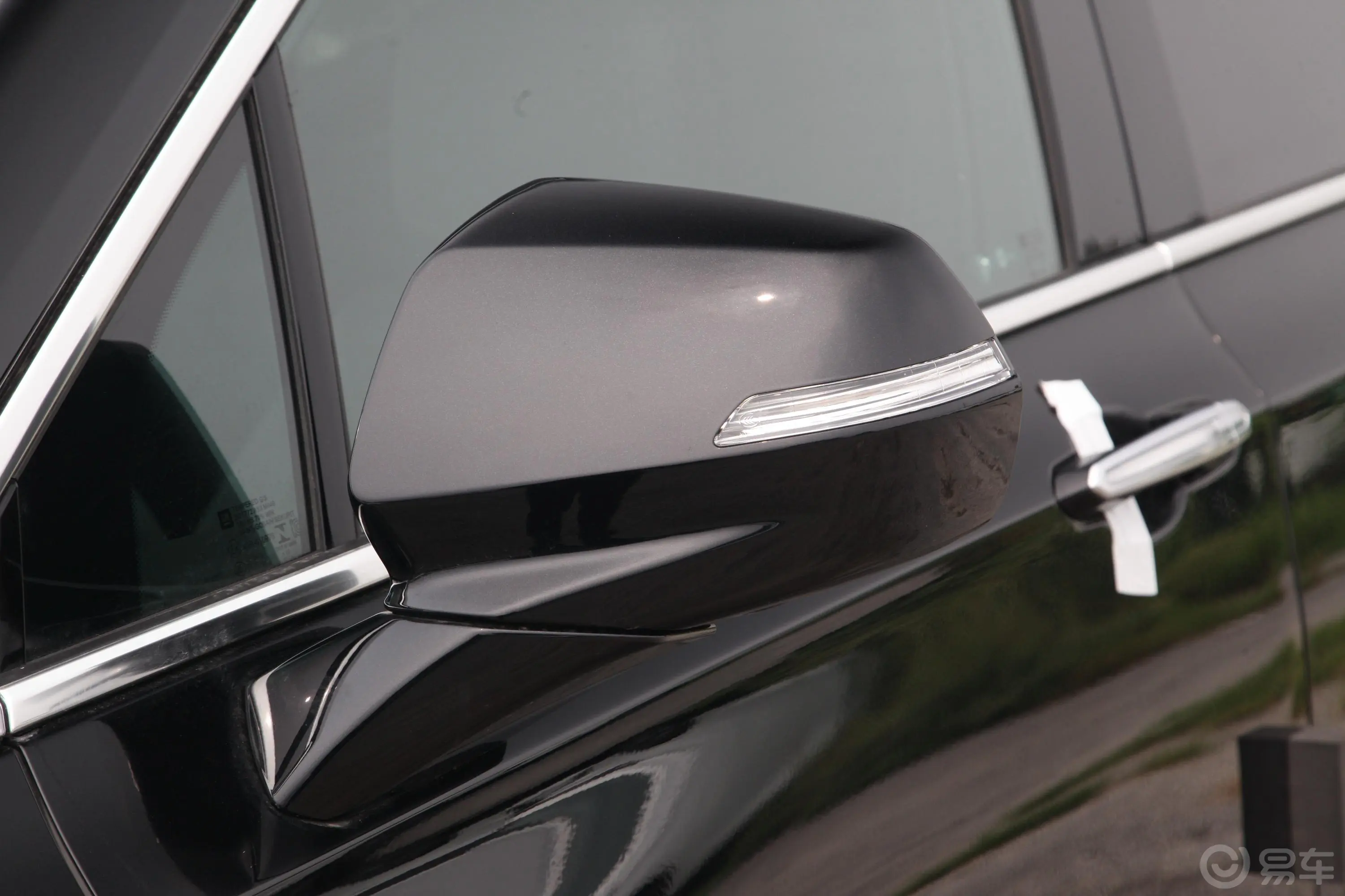 凯迪拉克XT6改款 28T 四驱 豪华型 7座主驾驶后视镜背面