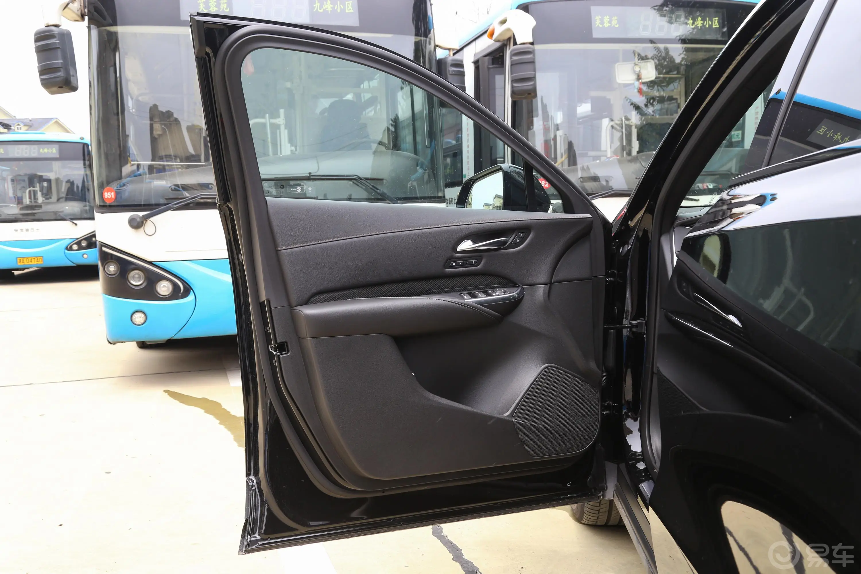 凯迪拉克XT4改款 28T 四驱 铂金运动版驾驶员侧前车门