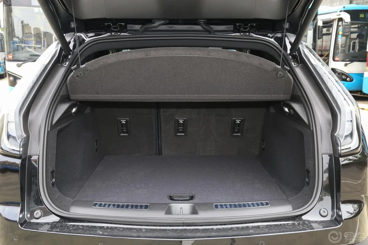 凯迪拉克XT4改款 28T 四驱 铂金运动版后备厢空间特写