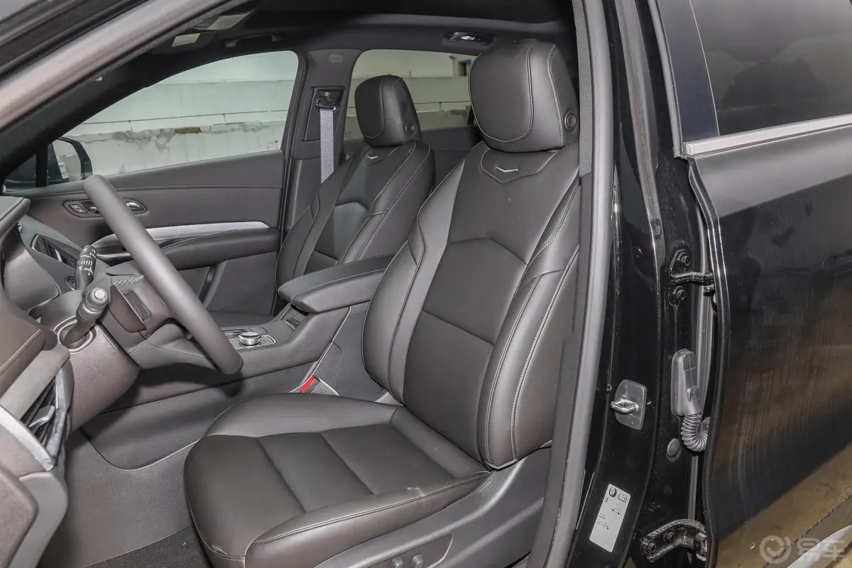 凯迪拉克XT4改款 28T 四驱 领先运动型驾驶员座椅