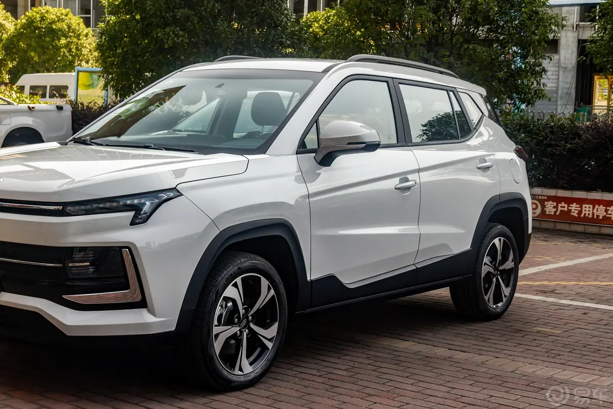 嘉悦X41.5T CVT 精英型外观