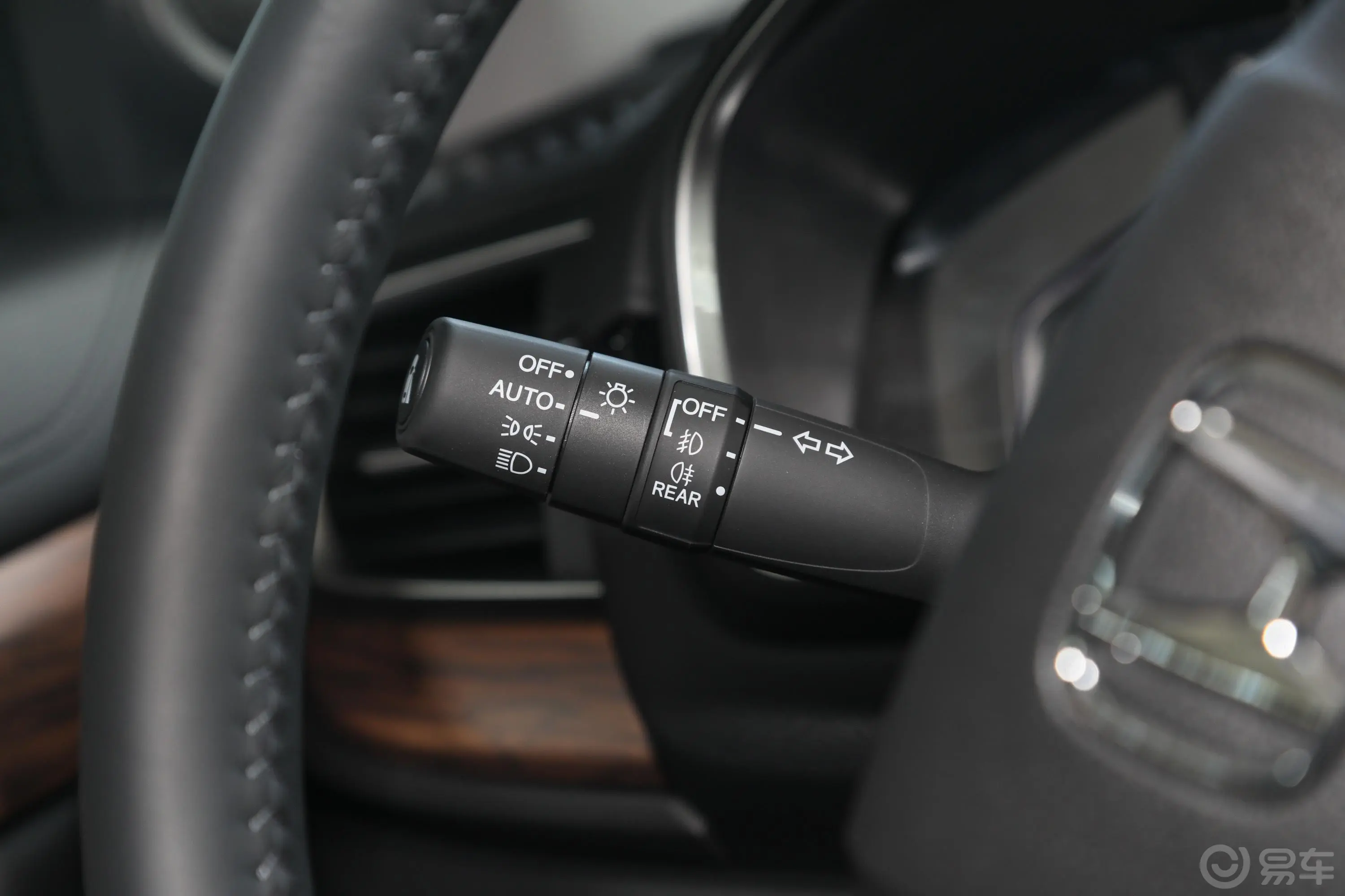 本田CR-V锐·混动 2.0L 四驱 净享版灯光控制区