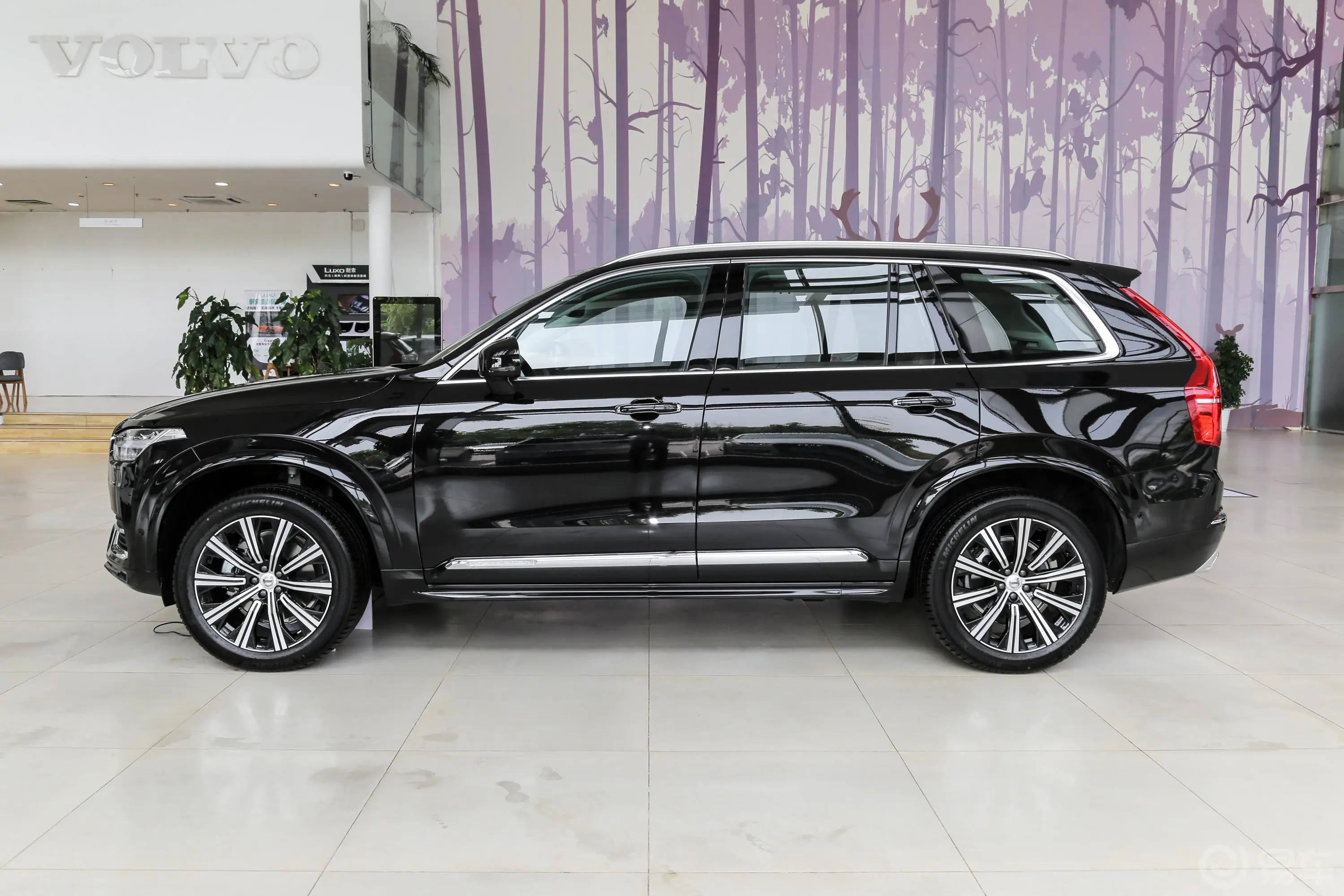 沃尔沃XC90改款 T6 智雅豪华版 7座正侧车头向左水平