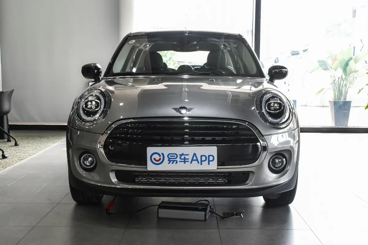 MINI1.5T COOPER 经典派 五门版正前水平