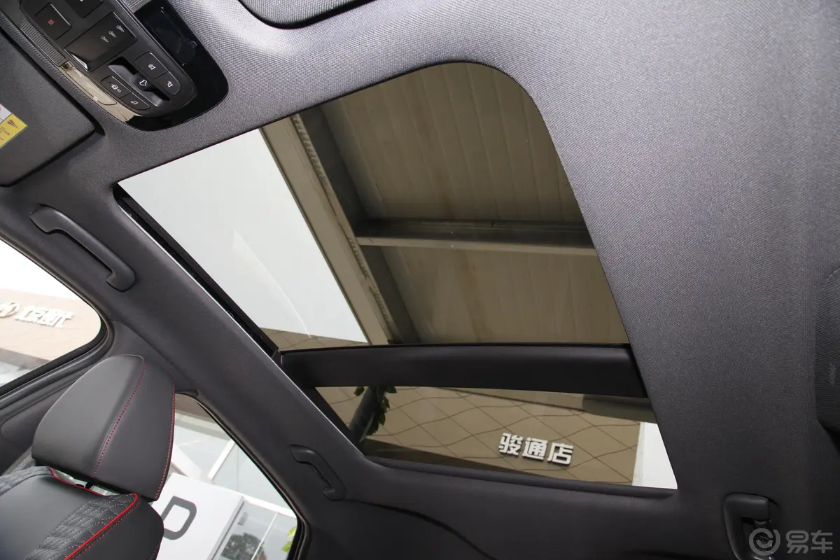索纳塔380TGDi 自动豪华版天窗内拍关闭