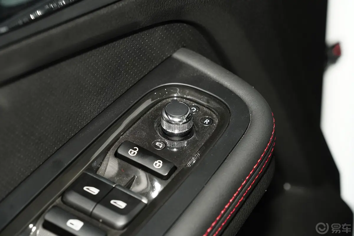 SWM斯威G052.0L 手动 标准型内饰