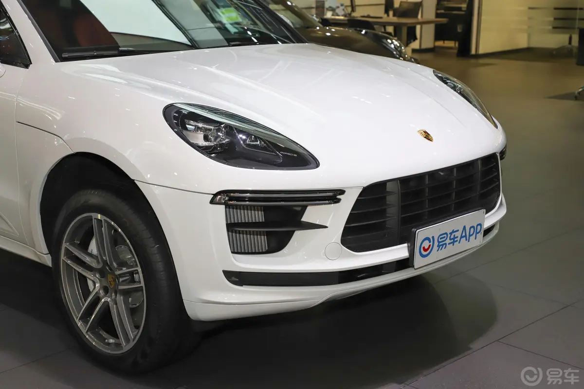 MacanMacan Turbo 2.9T前格栅侧俯拍