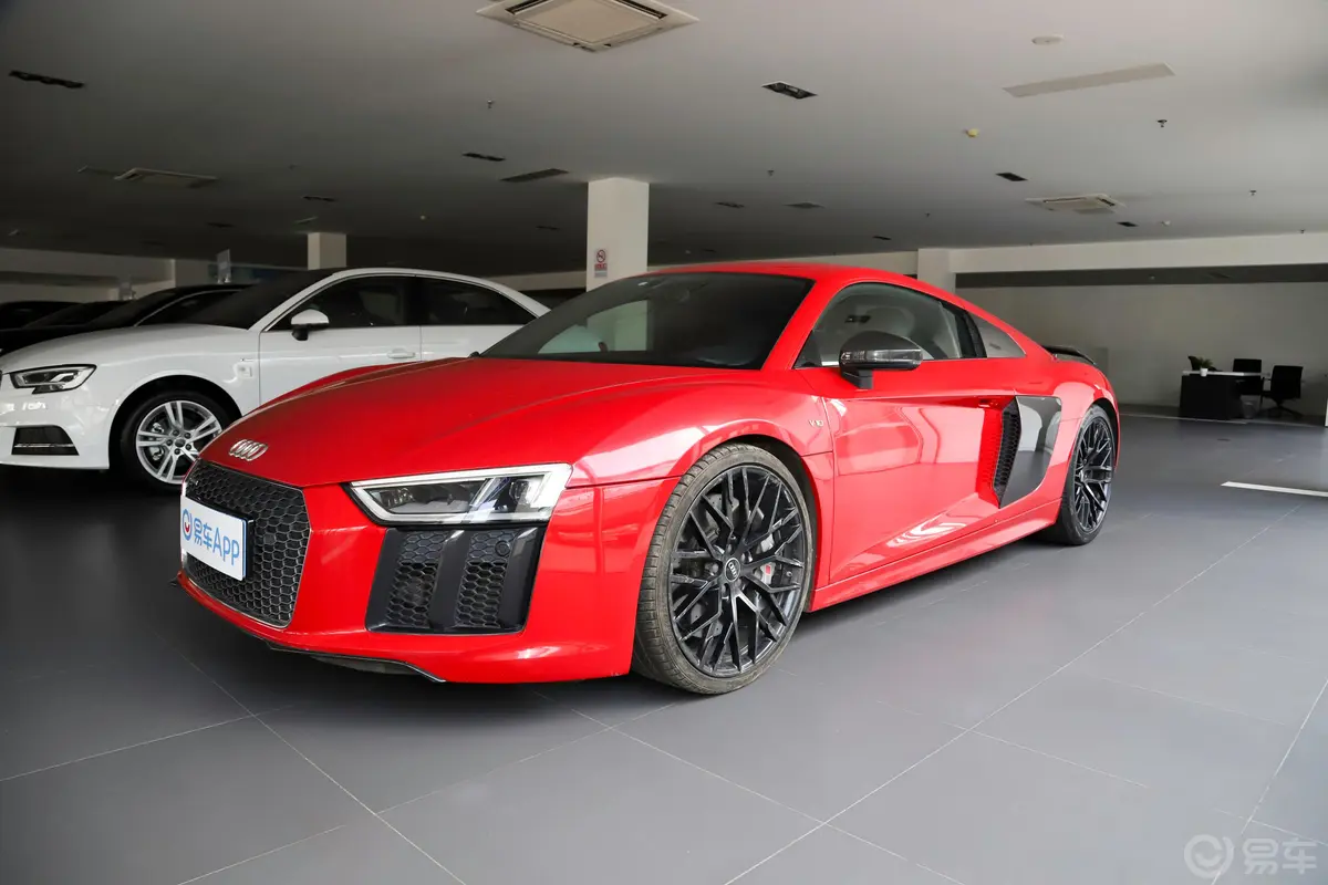 奥迪R8V10 Coupe Performance侧前45度车头向左水平