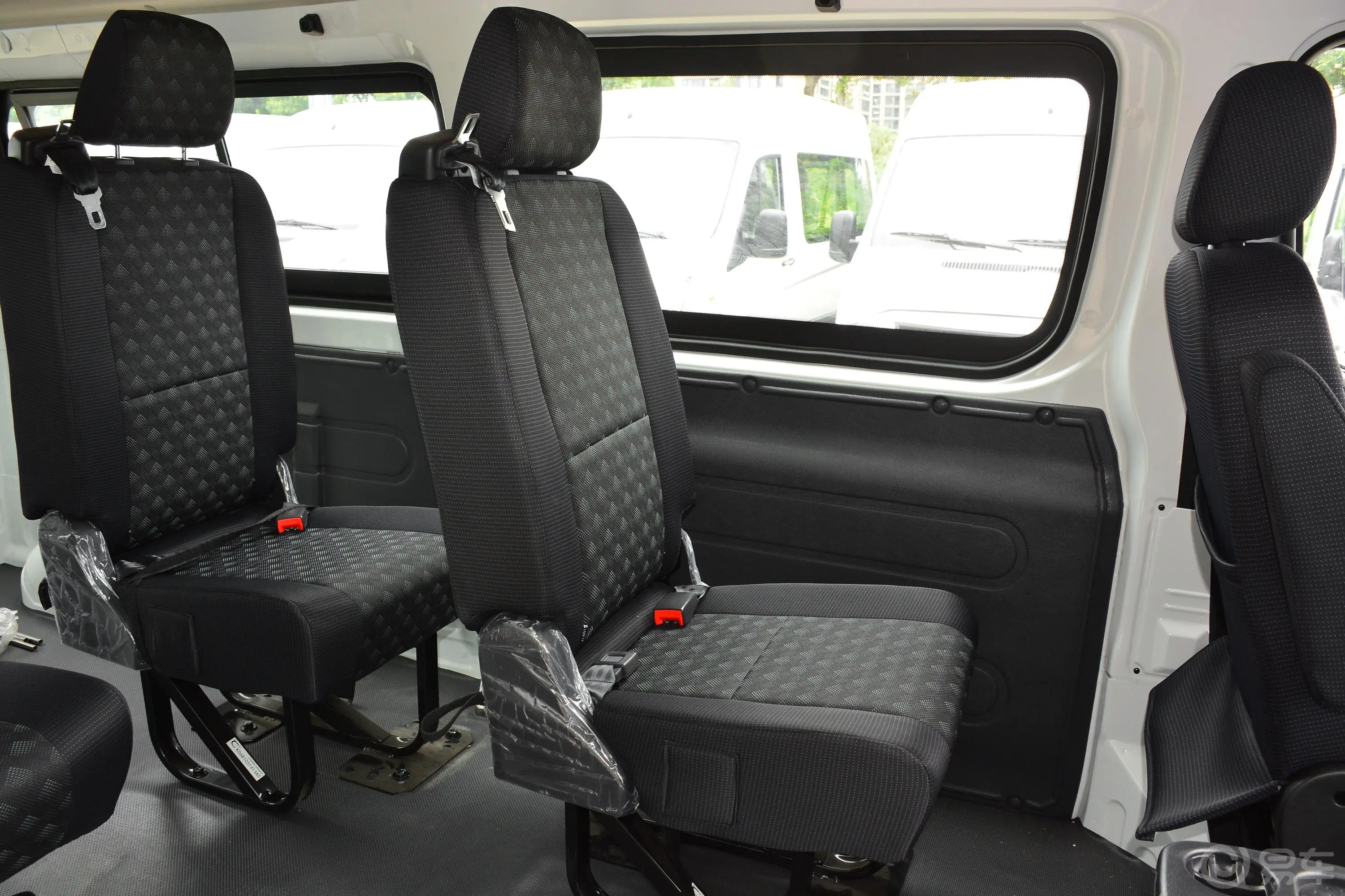 风景G5多用途乘用车 2.4L 手动 长轴平顶 商运版 9座 国VI后排座椅