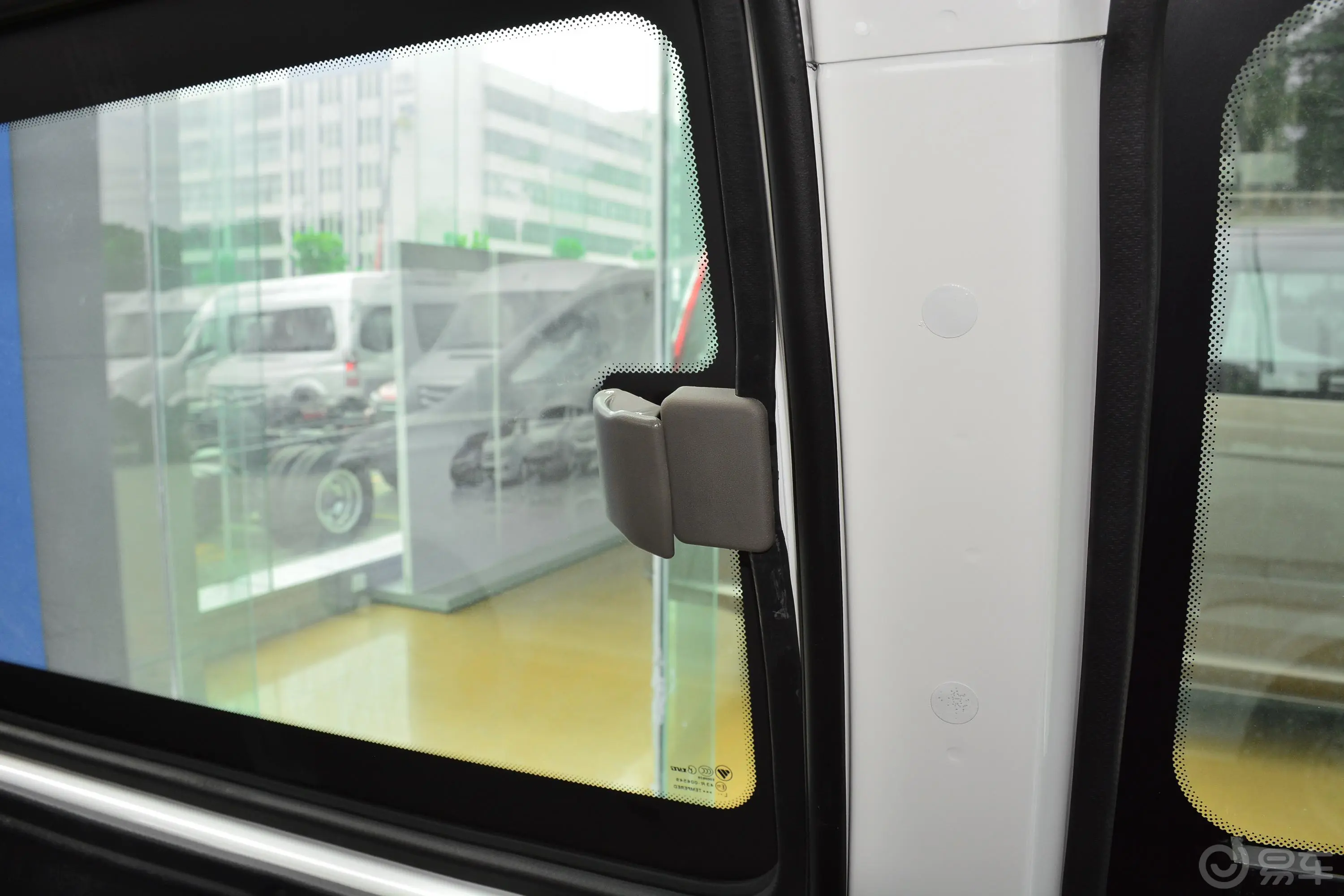 风景G5多用途乘用车 2.4L 手动 长轴平顶 商运版 9座 国VI后车窗调节
