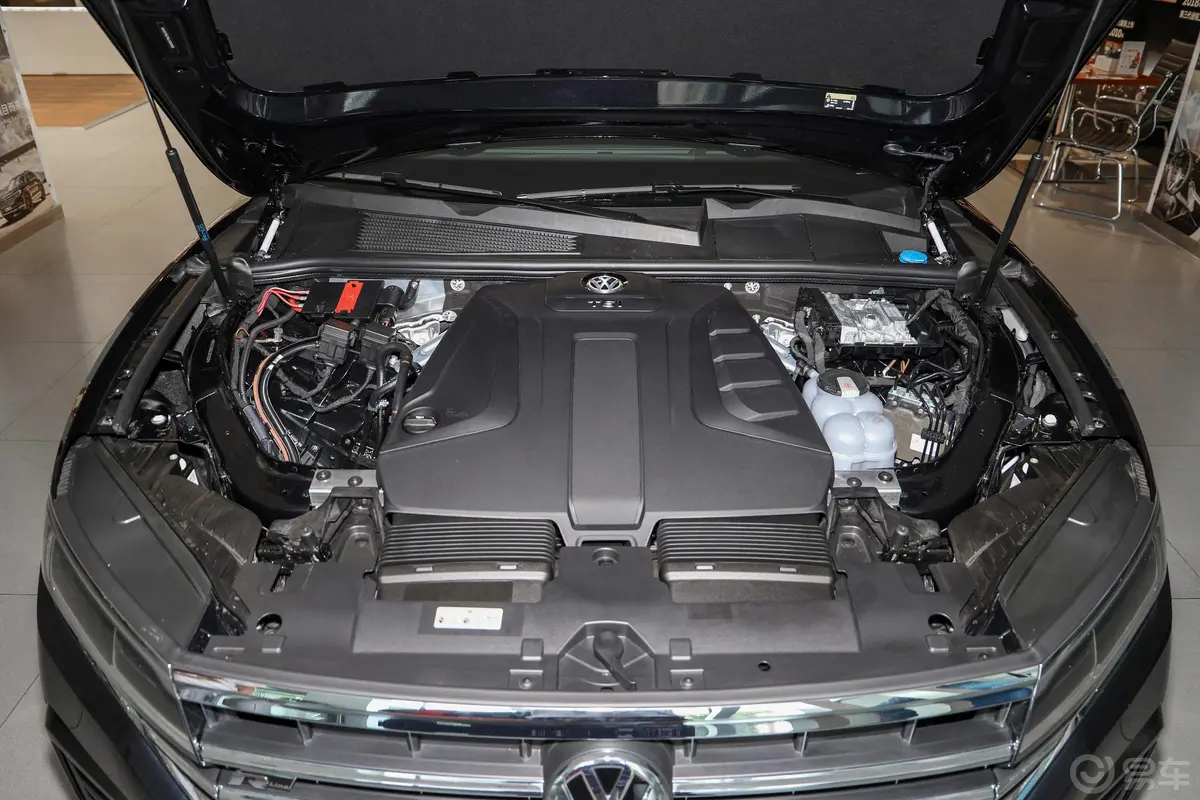 途锐2.0TSI 锐尚版 国VI前舱整体