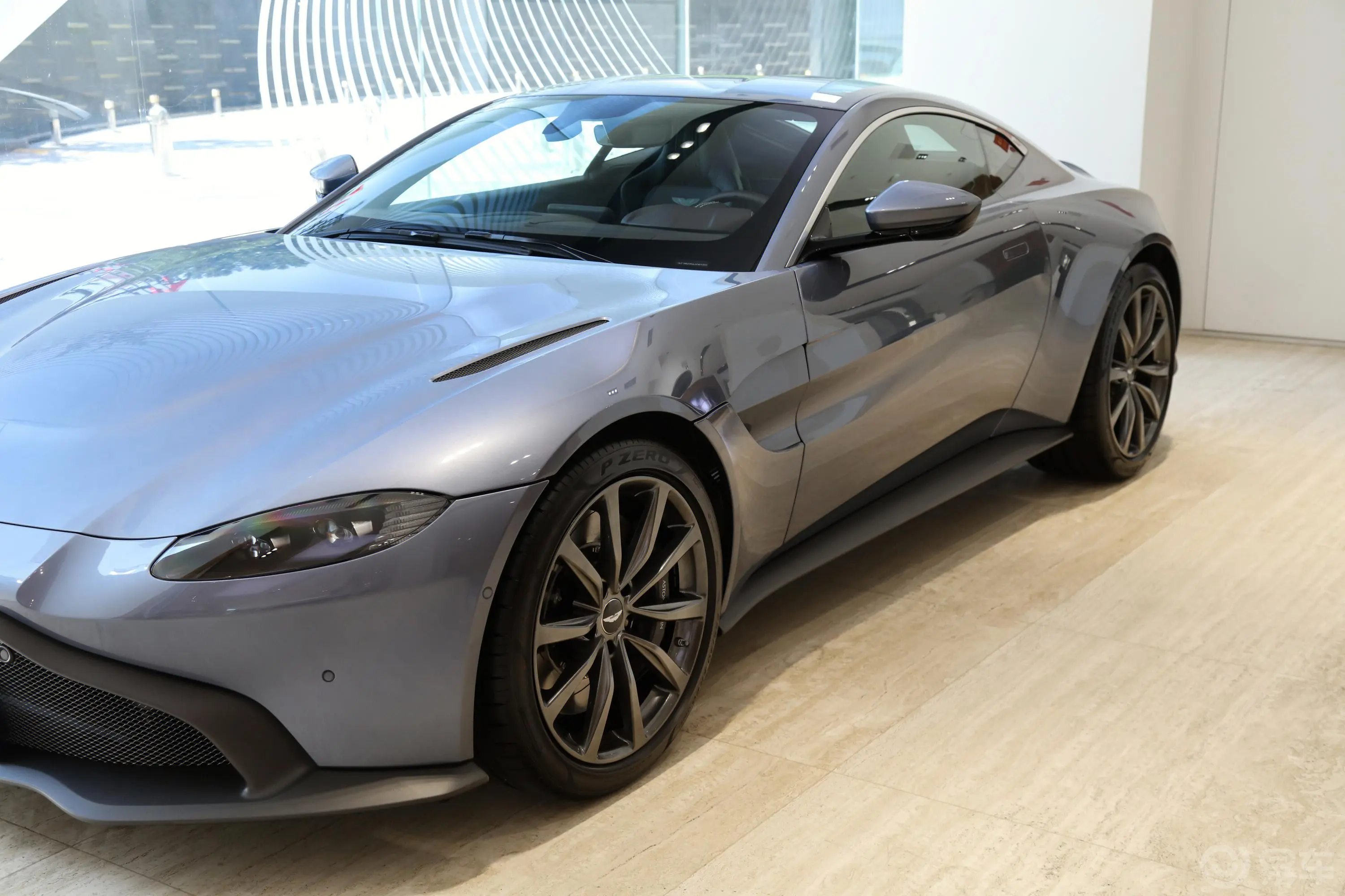 V8 Vantage4.0T V8 Coupe外观