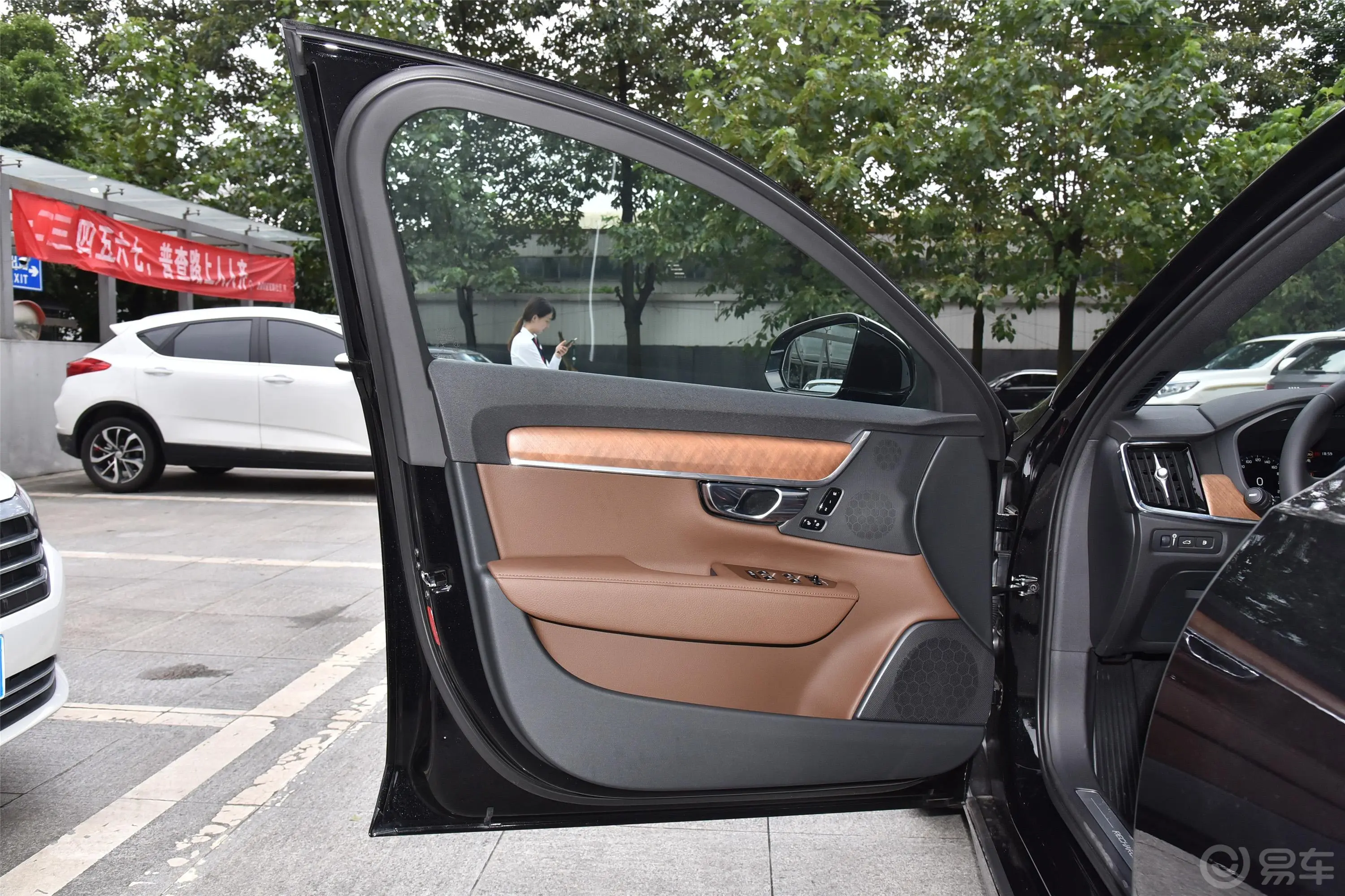 沃尔沃S90 RECHARGET8 智逸豪华版驾驶员侧前车门