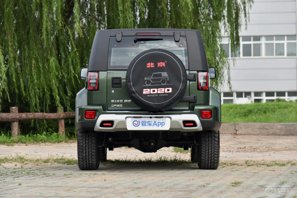 北京BJ40致敬2020版 2.0T 自动四驱至尊版 汽油正后水平