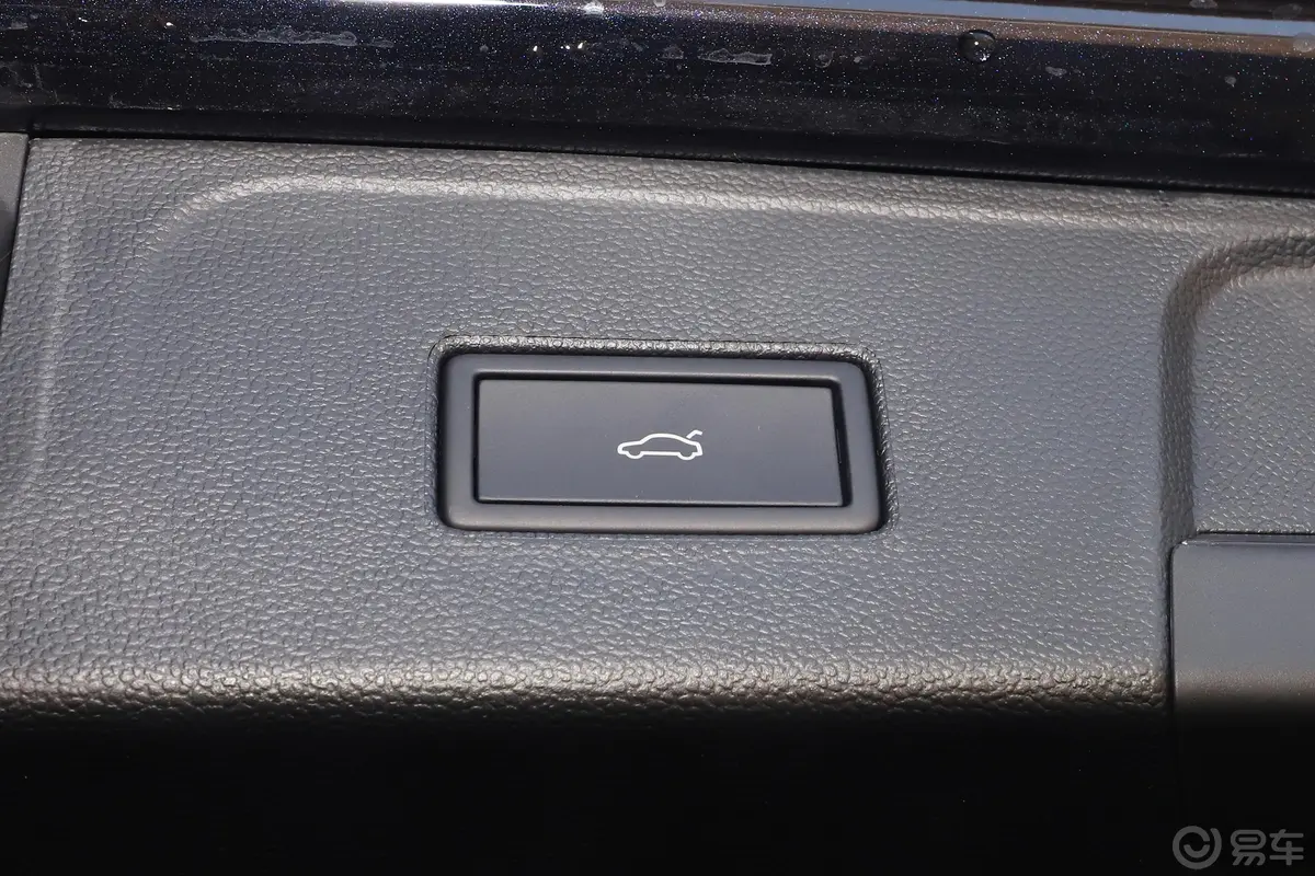 途昂改款 330TSI 两驱 舒适版电动尾门按键（手动扶手）