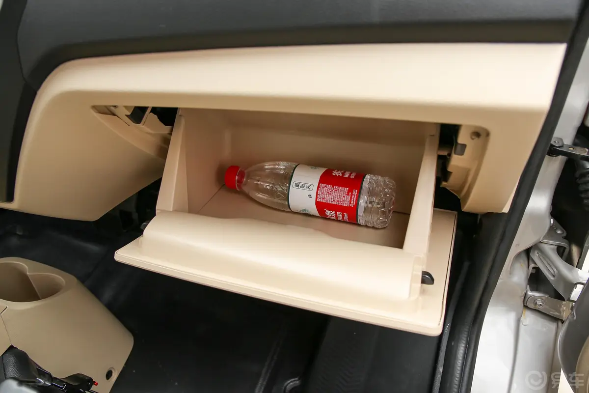 新豹T3厢式运输车N1 1.5L 单排单后轮 标准版（5.13米） SC5031XXYTMD6A1 汽油 国VI手套箱空间水瓶横置