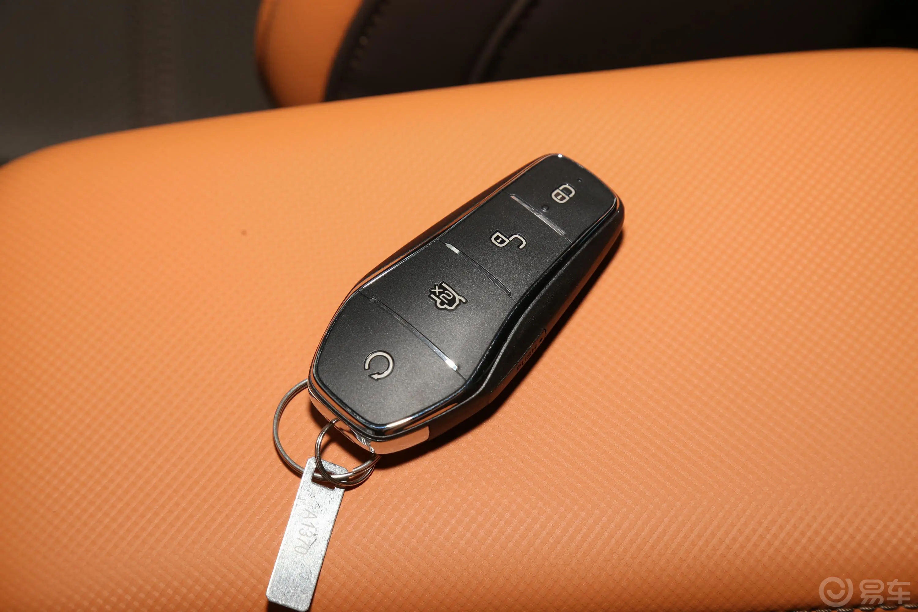 比亚迪e2升级版 高续航版 豪华型钥匙正面