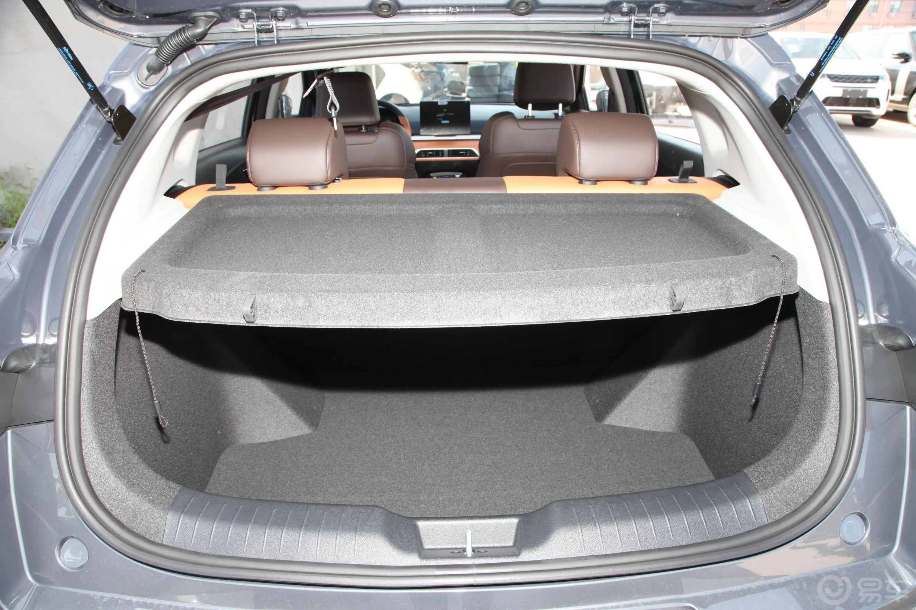比亚迪e2升级版 高续航版 尊贵型后备厢空间特写