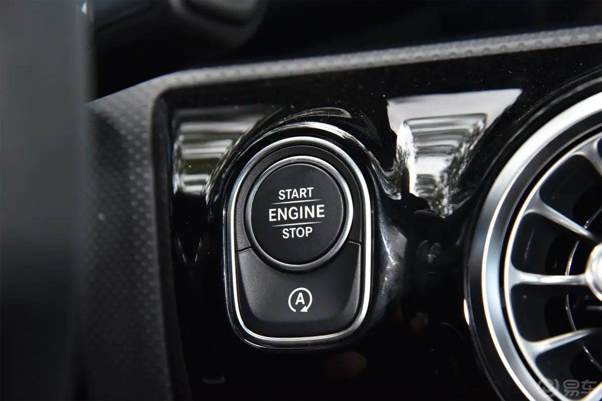 奔驰A级 AMG(进口)AMG A 45 4MATIC+钥匙孔或一键启动按键