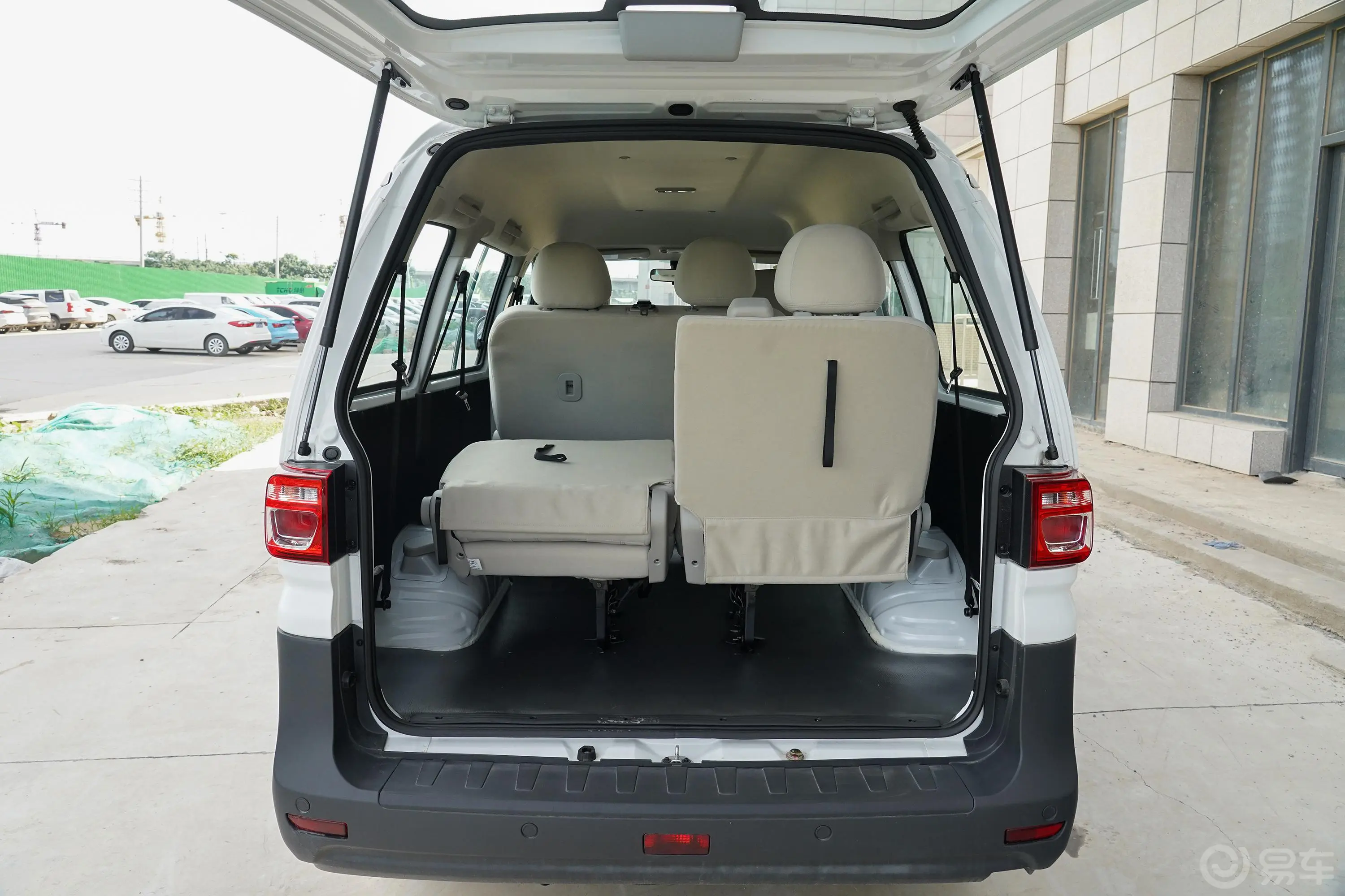 菱智M5 1.6L 手动 实用型 7座 国VI空间