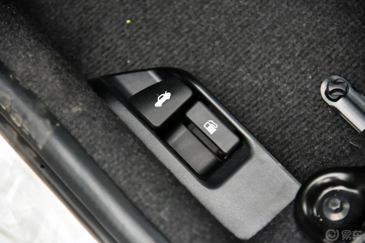 威驰1.5L 手动创行版电动尾门按键（手动扶手）