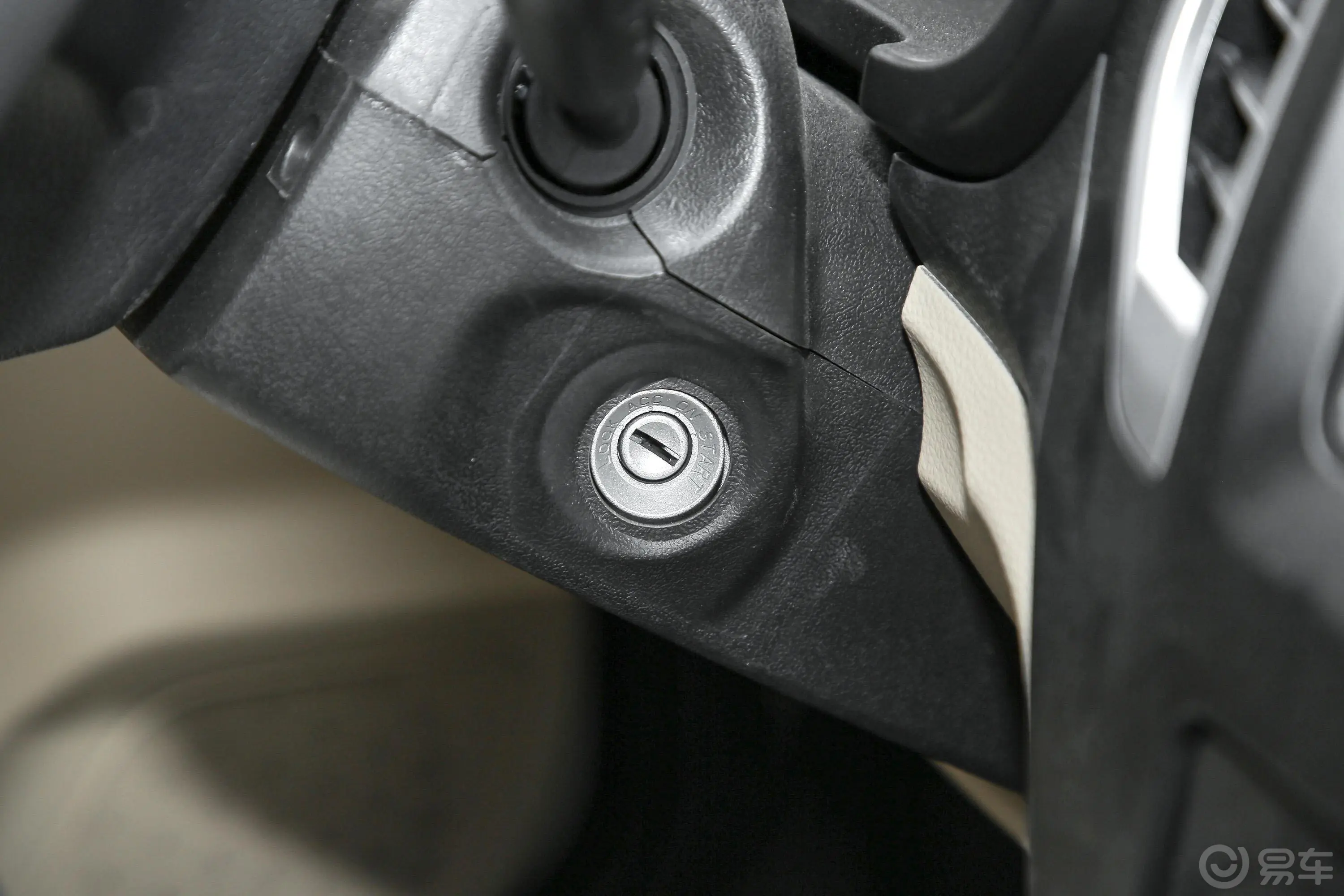 新豹T3载货汽车N1 1.5L 双排单后轮 舒适版 SC1031TMS6A1 汽油 国VI钥匙孔或一键启动按键
