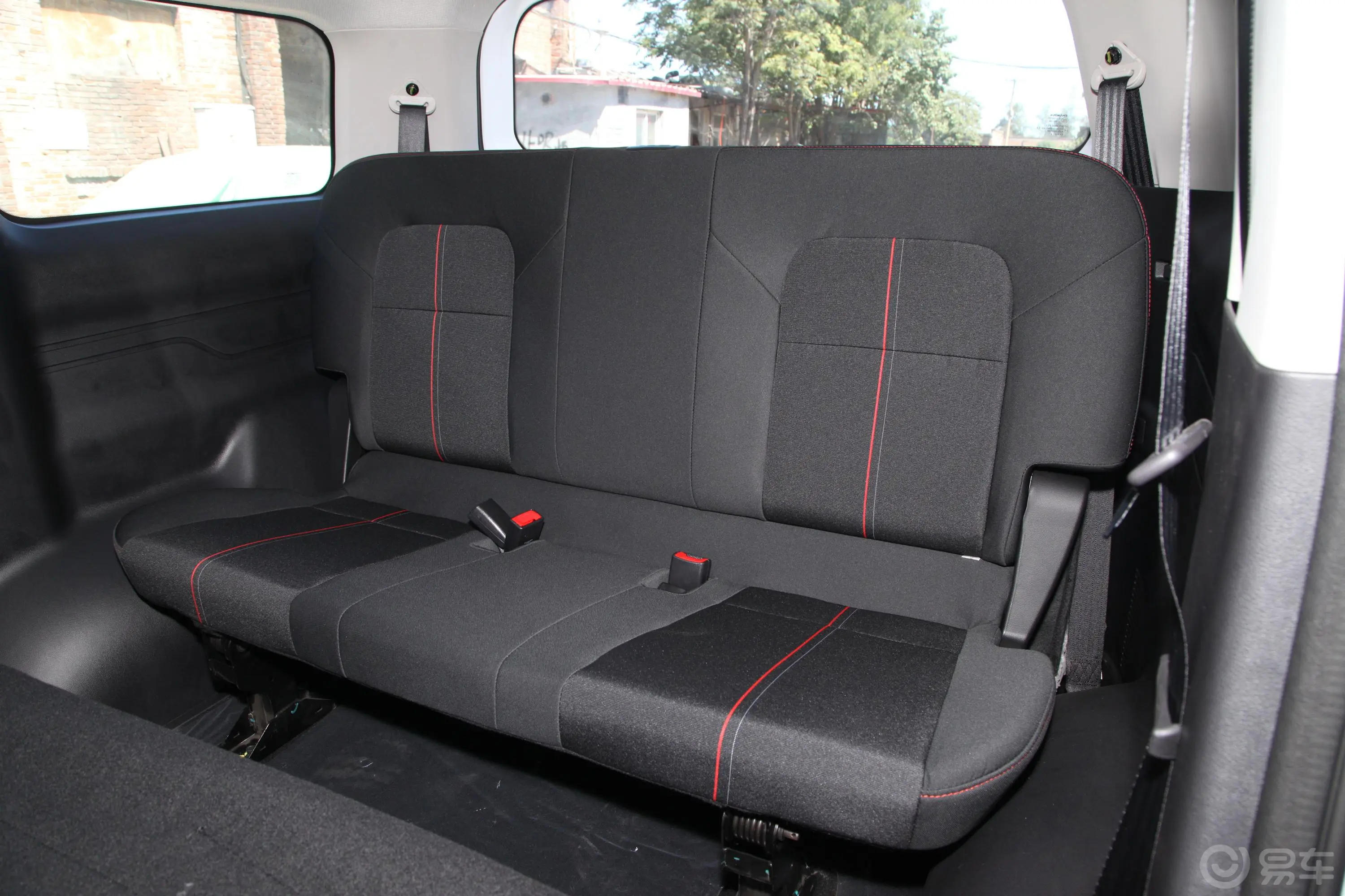 长安欧尚X70A改款 1.5L 手动 基本型第三排座椅