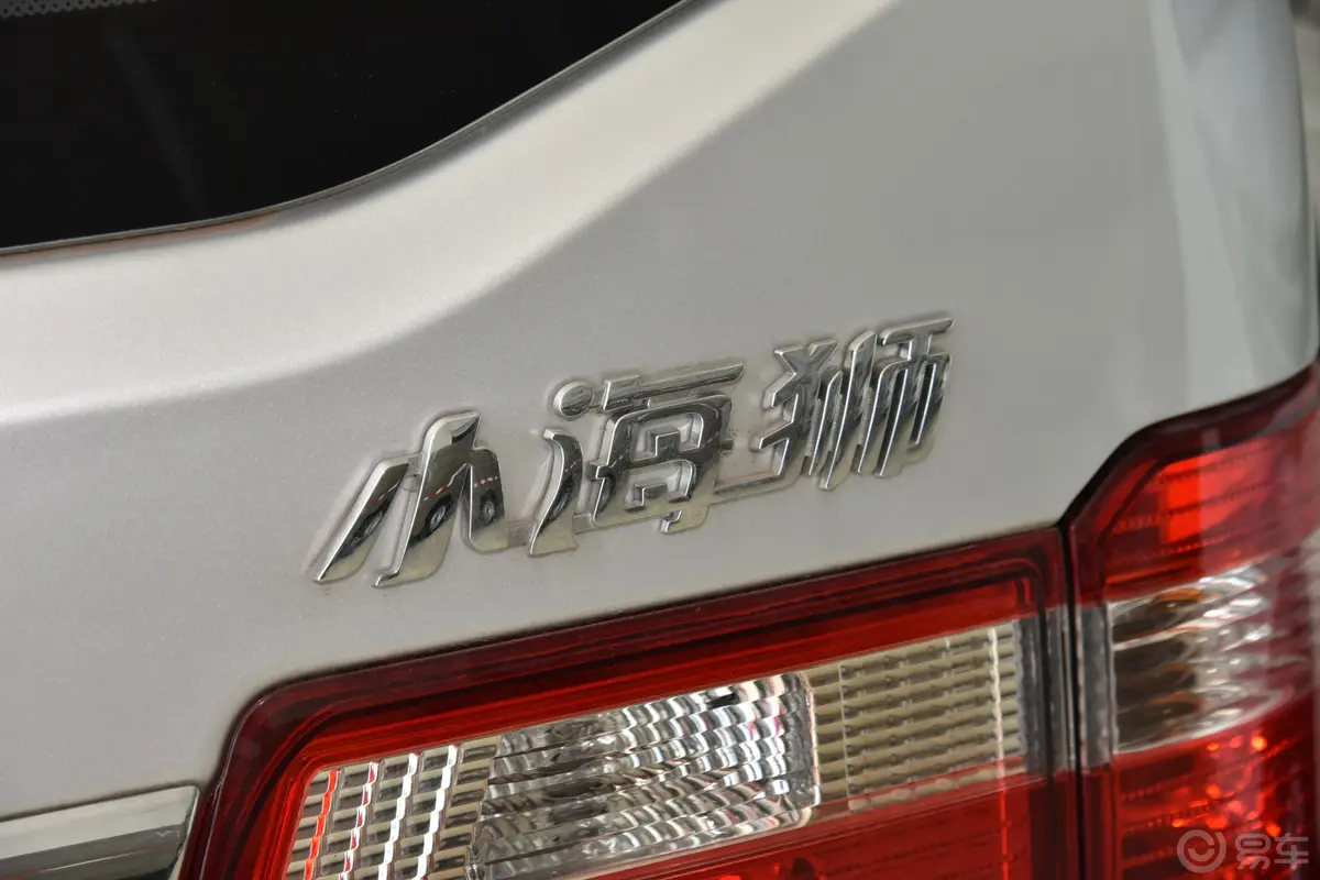 金杯小海狮X30客车 1.5L 手动 舒适中央空调版 5/6/7座 国VI外观