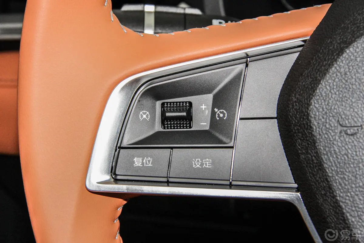 比亚迪e3升级版 高续航版 豪华型左侧方向盘功能按键